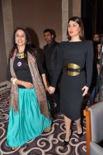 Kareena Kapoor, Shobha De at Rochele Pinto_s book launch in Shangri La Hotel, Mumbai on 6th Feb 2013 (50).JPG